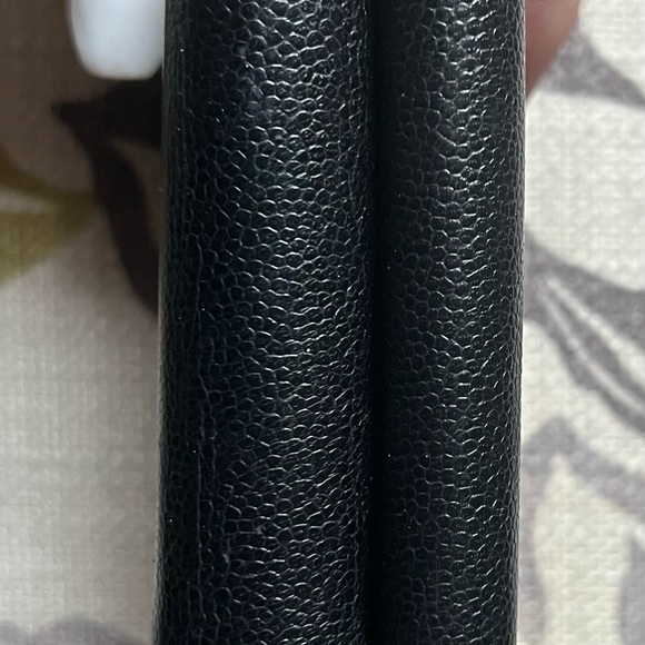 CHANEL Caviar leather wallet - Picture 2 of 10